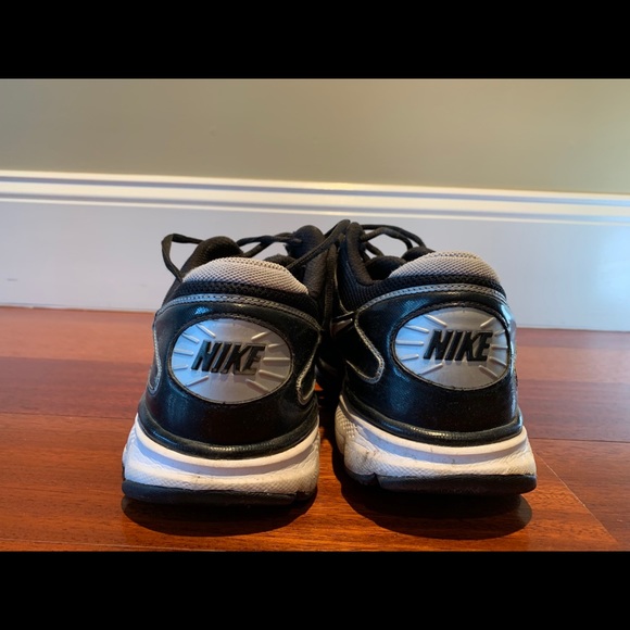 Nike - Picture 2 of 3